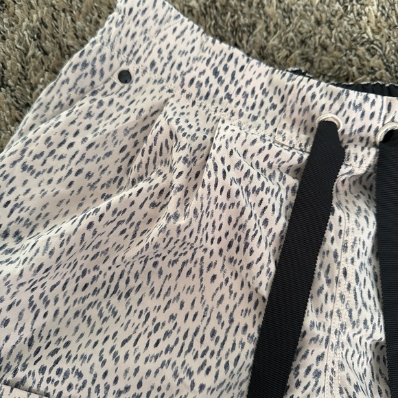 Lululemon shorts - Picture 4 of 5